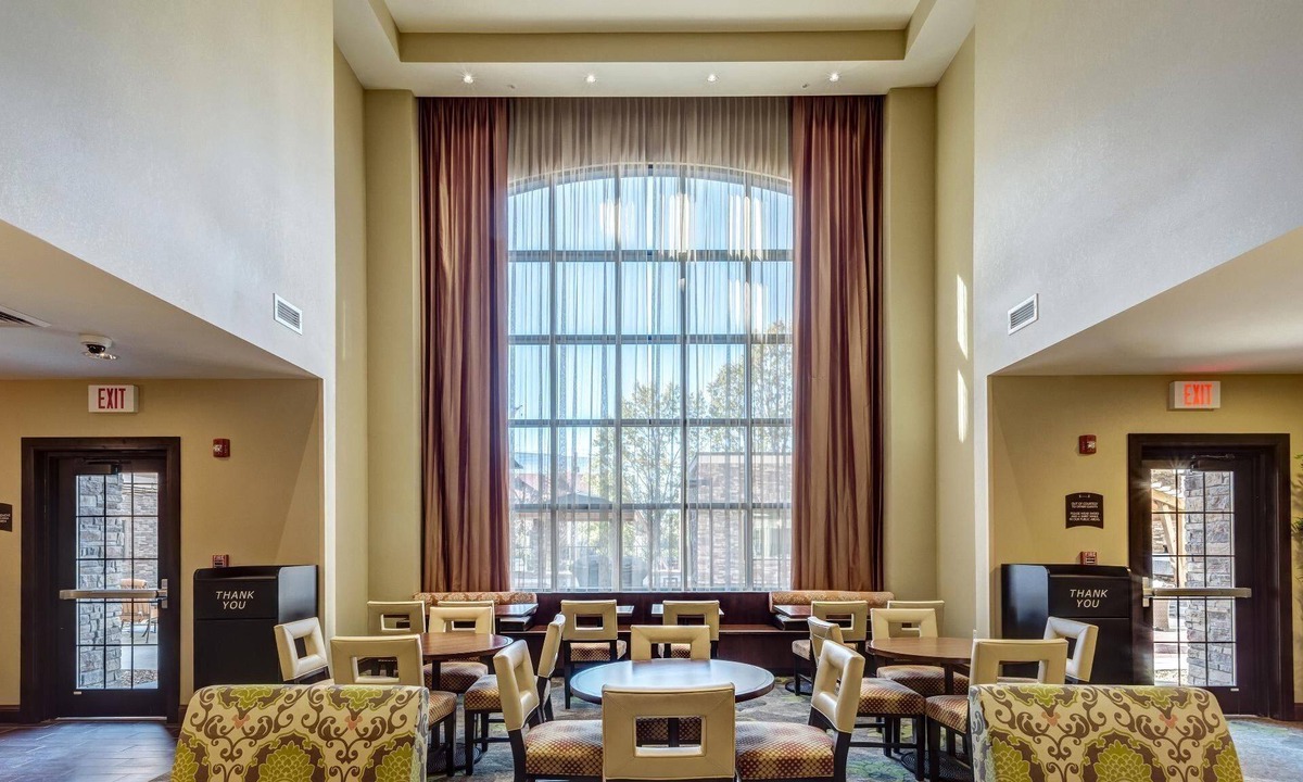 Maryland Heights Apartment | Great for Business Travelers! Studio Suite Near Edward Jones! Free Breakfast!