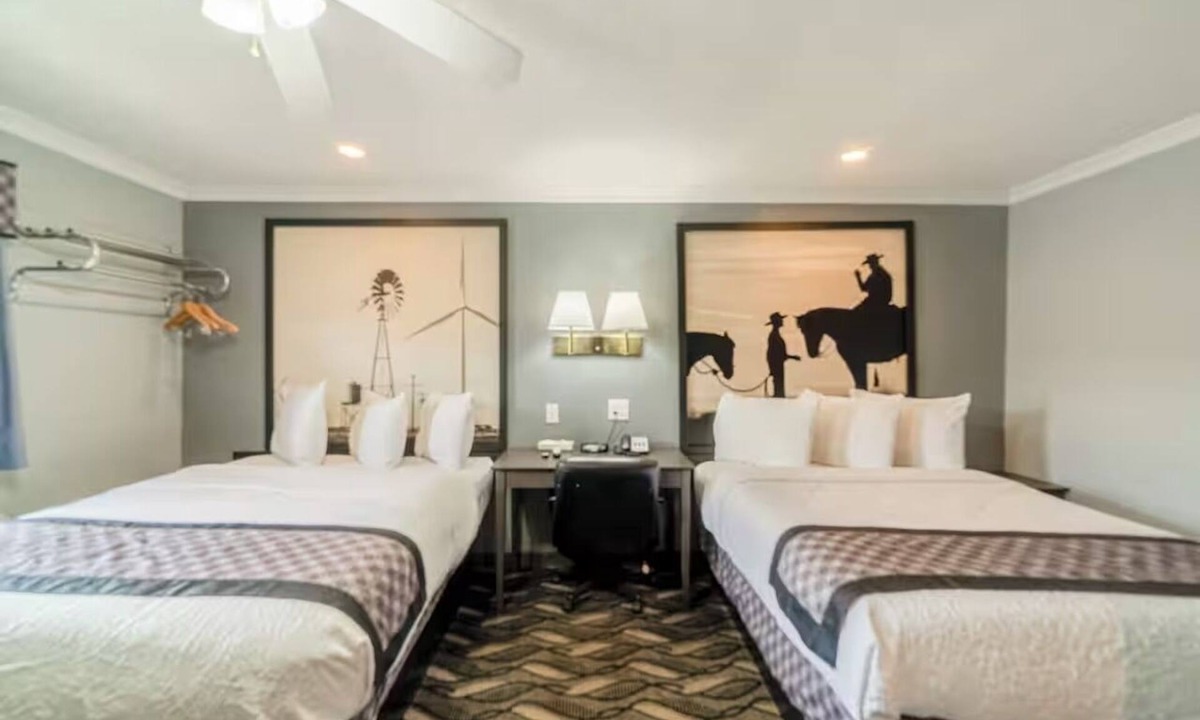 Ira Hotel | Great for Family or Friends Touring Snyder| 2 Queen Beds Room | Free Parking