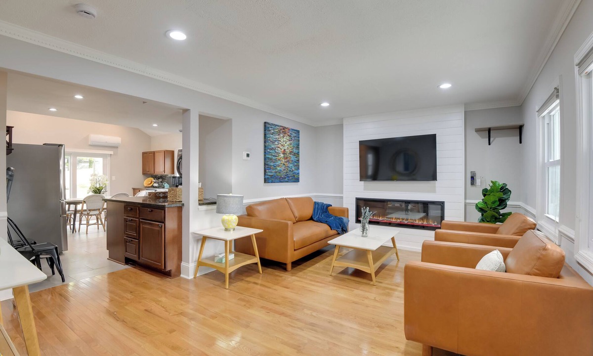 Woodbridge House | Great for Gatherings! Charming Woodbridge Duplex