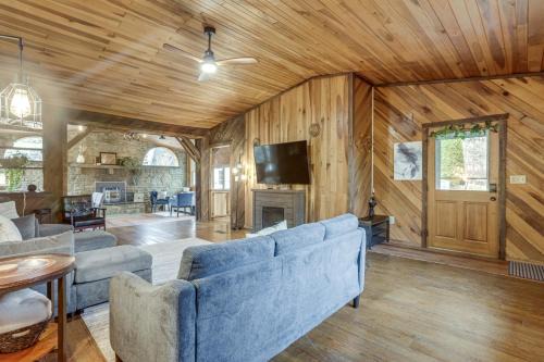 White House | Great for Groups! Spacious Melcroft Home with Deck