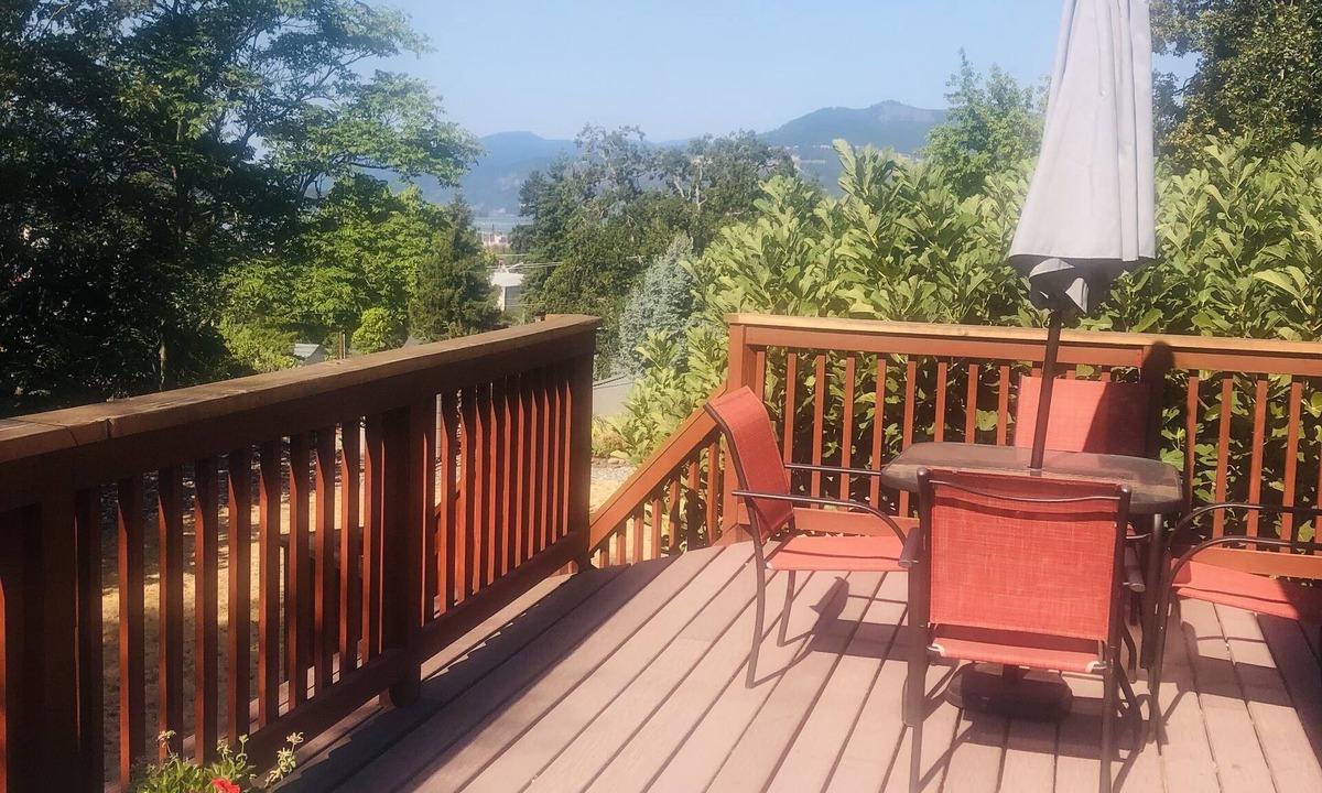 Mt. Hood - Columbia River Gorge House | Great Gorge Getaway - Large Deck & Yard - River Views