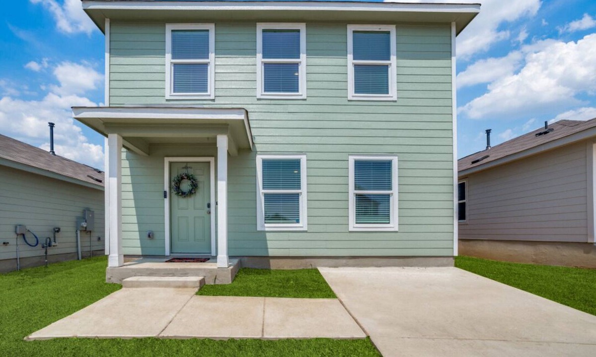 Southside House | Great Green House -Comfort, Location, & Amenities