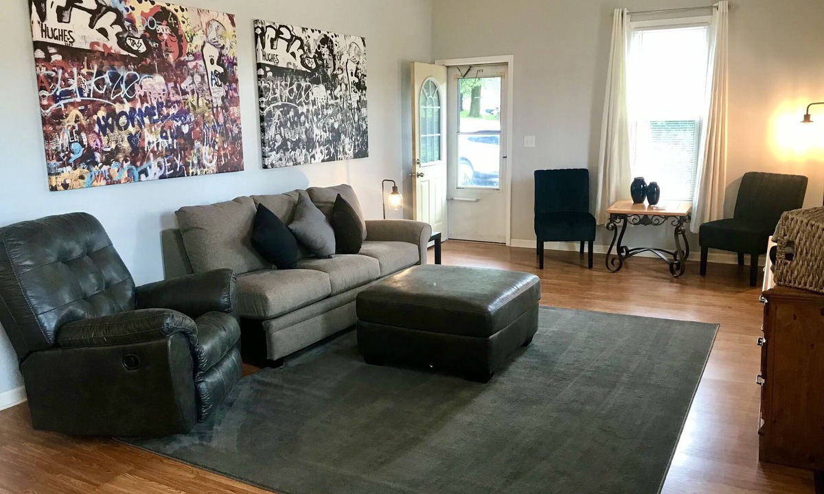 La Salle House | Great Homebase Bungalow - 10 Mins to Starved Rock!