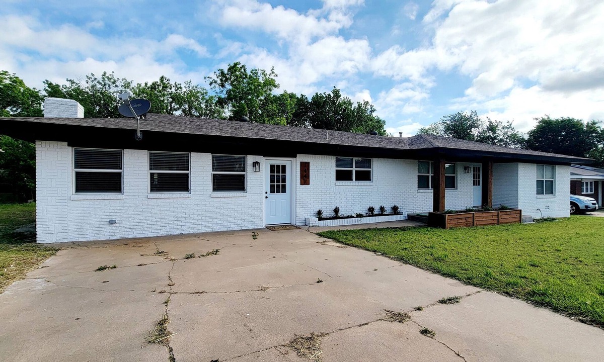 Stephenville House | Great House Just North of TSU!