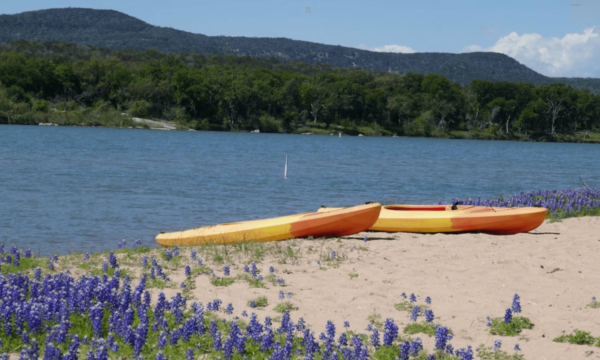 Kingsland House | Great lake house with best private beach. Kayaks & beach Gazebo. Kids friendly!