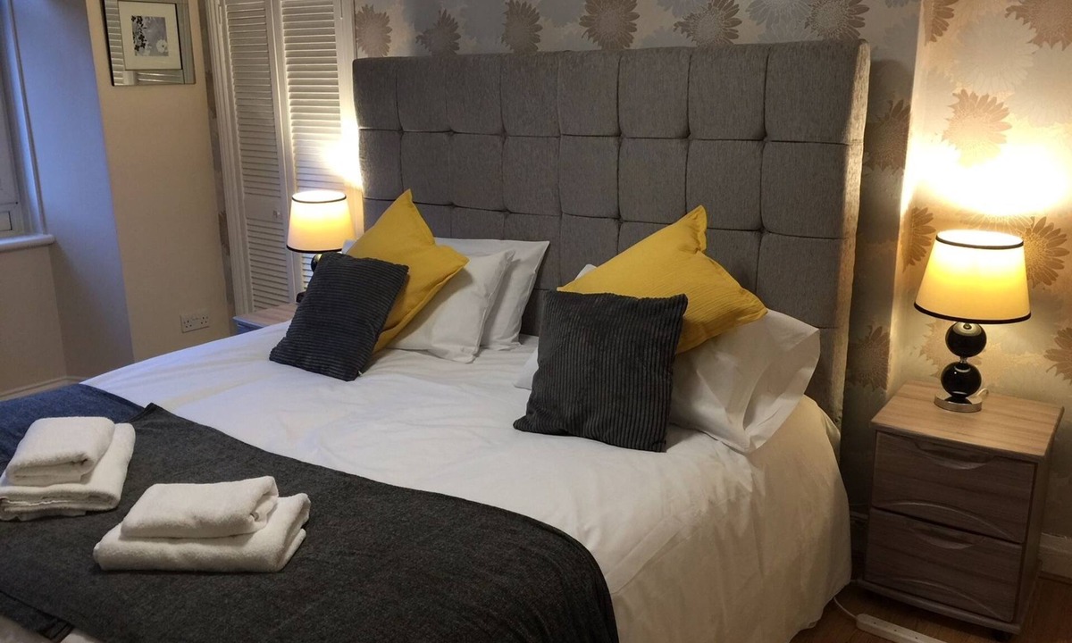 Whiteinch Apartment | Great location 1 Bedroom Scotstoun Flat