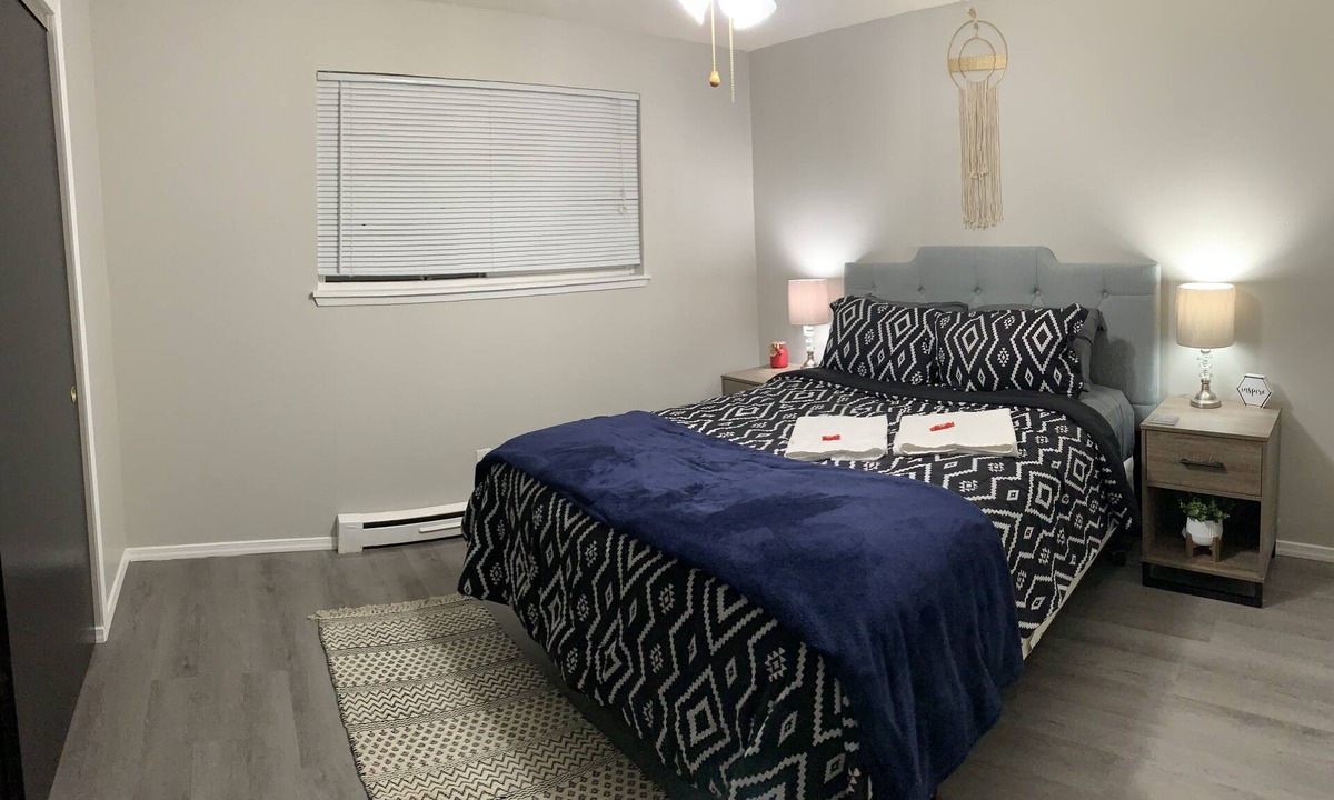 Puyallup Apartment | 😍GREAT LOCATION 2BD/1BTH UNIT W/PVT BACKYARD 😍