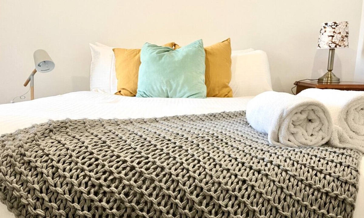 Cheltenham Apartment | Great Location I Golf I Work I Relocation