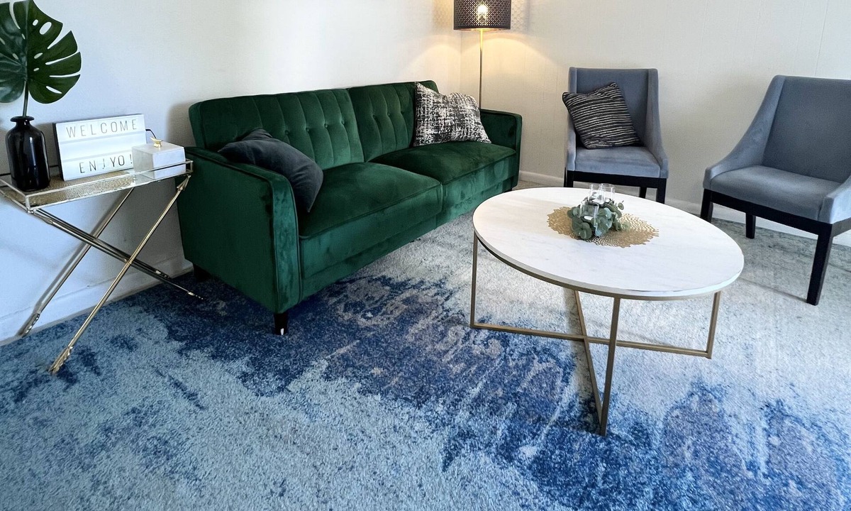 Coconut Grove Apartment | Great location in Coconut Grove + free parking! Walking distance to everything!