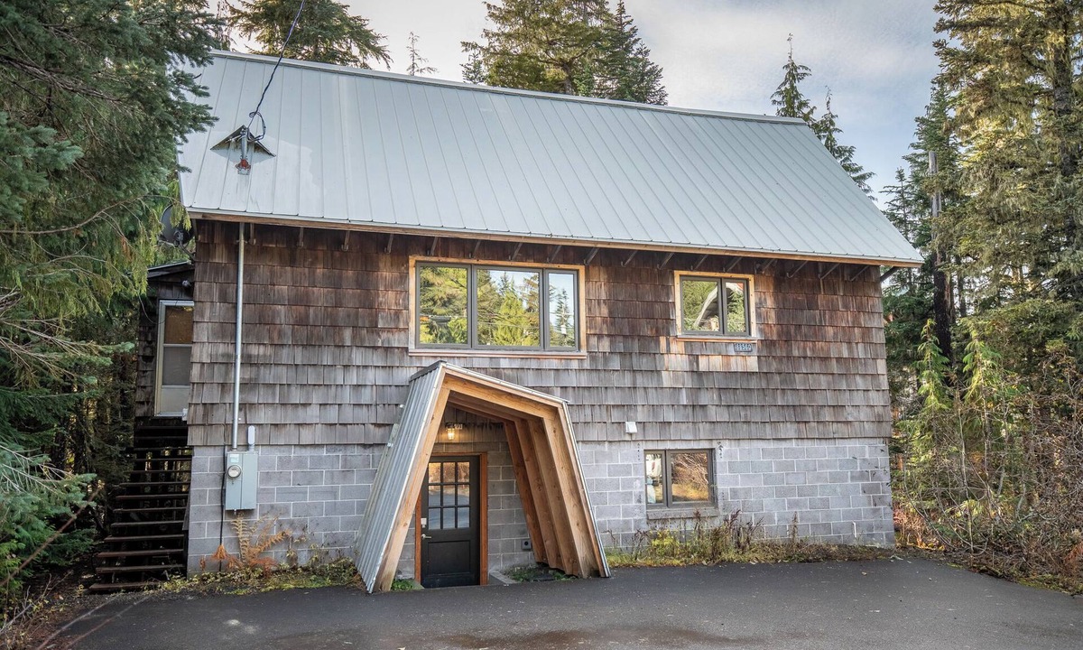 Government Camp Cabin | Great location, walk to Government Camp, wood stove, game room !