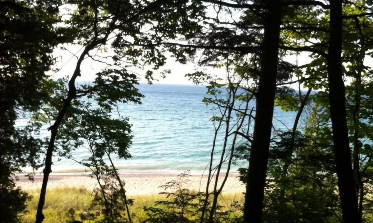 Charlevoix Cottage | Great location!Walkable & lovely sunsets! 2 weeks in August 2026 available.