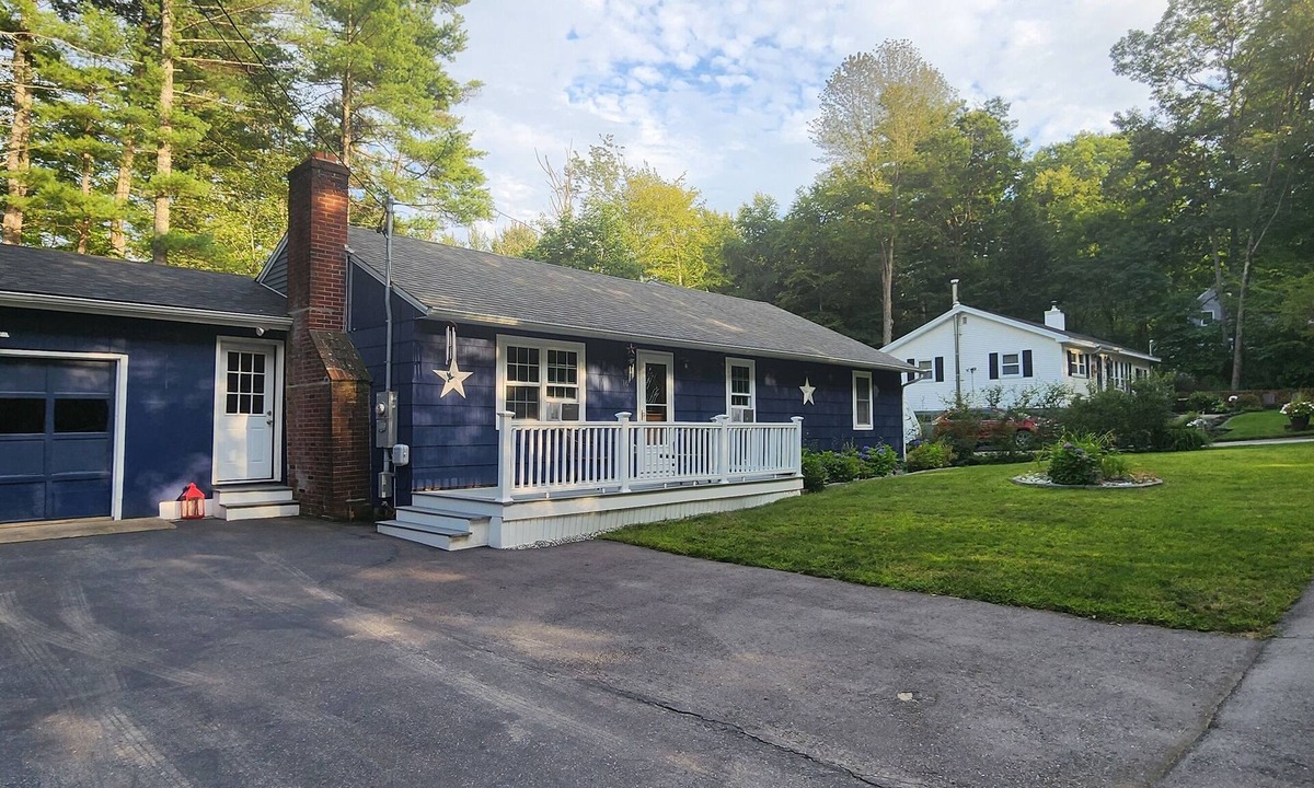 Weirs Beach House | great location weirs beach area rental