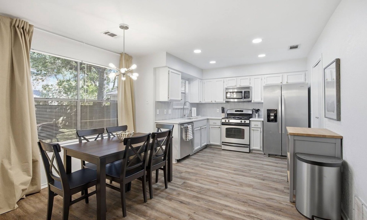 Hunter's Chase House | Great North Austin Location by AustinGetaways!