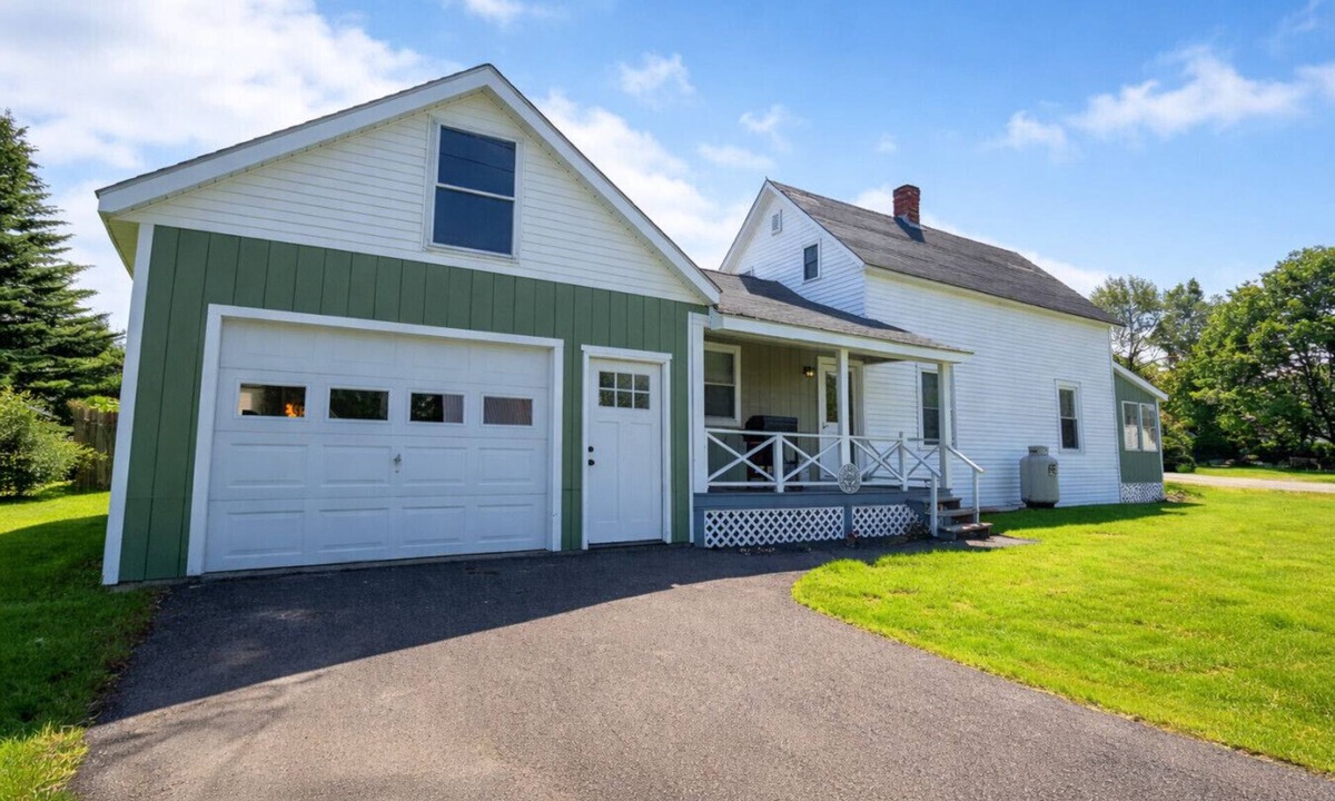 Greenville House | Great North Getaway- Sleeps 10- Direct ATV Access*Pet Friendly