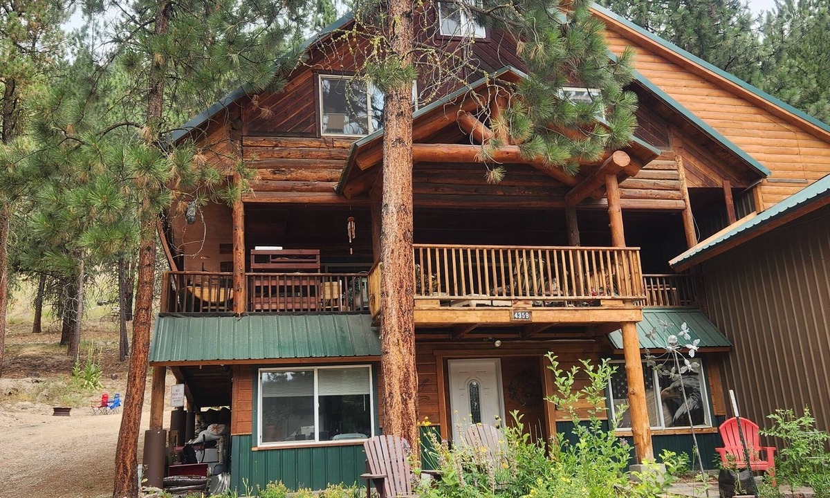 Featherville Cabin | Great Place to Get Away to!