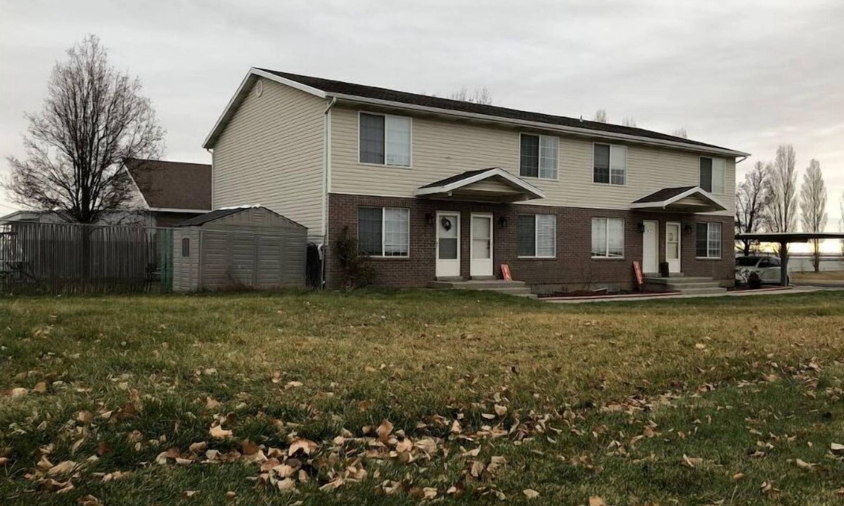 Layton House | Great PRIVATE Family HOME! Big 3 Bed 3 Bath Private Yard
