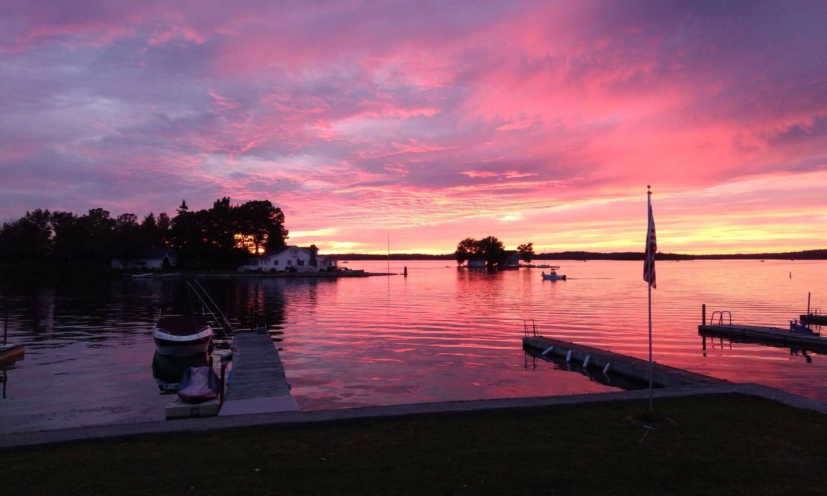 Frontenac Cottage | Great quiet cottage, river/channel/ship views, large Deck and Dock. No FEES!