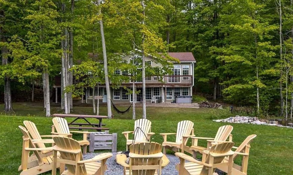 Lafontaine Cottage | Great Raccoon Lodge - Five Bedroom Cottage, Sleeps 10