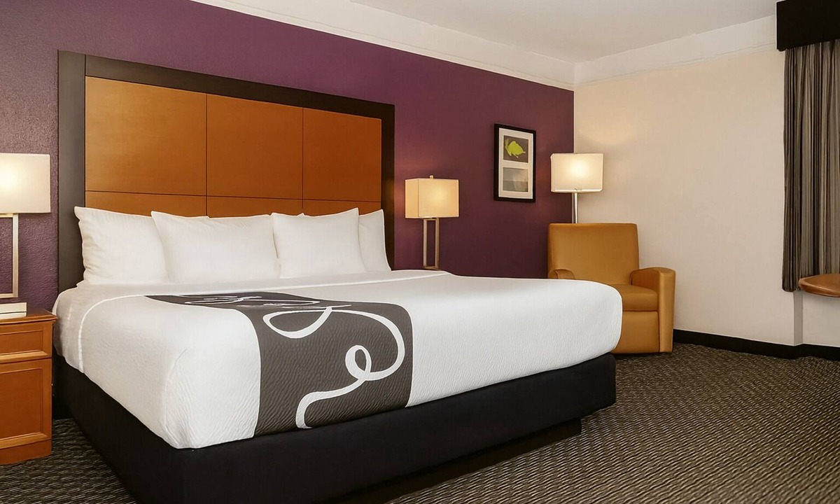 Guasti Apartment | Great Relaxing Overnight Stay! Relaxing Unit to Enjoy. Pool Access, Free Parking