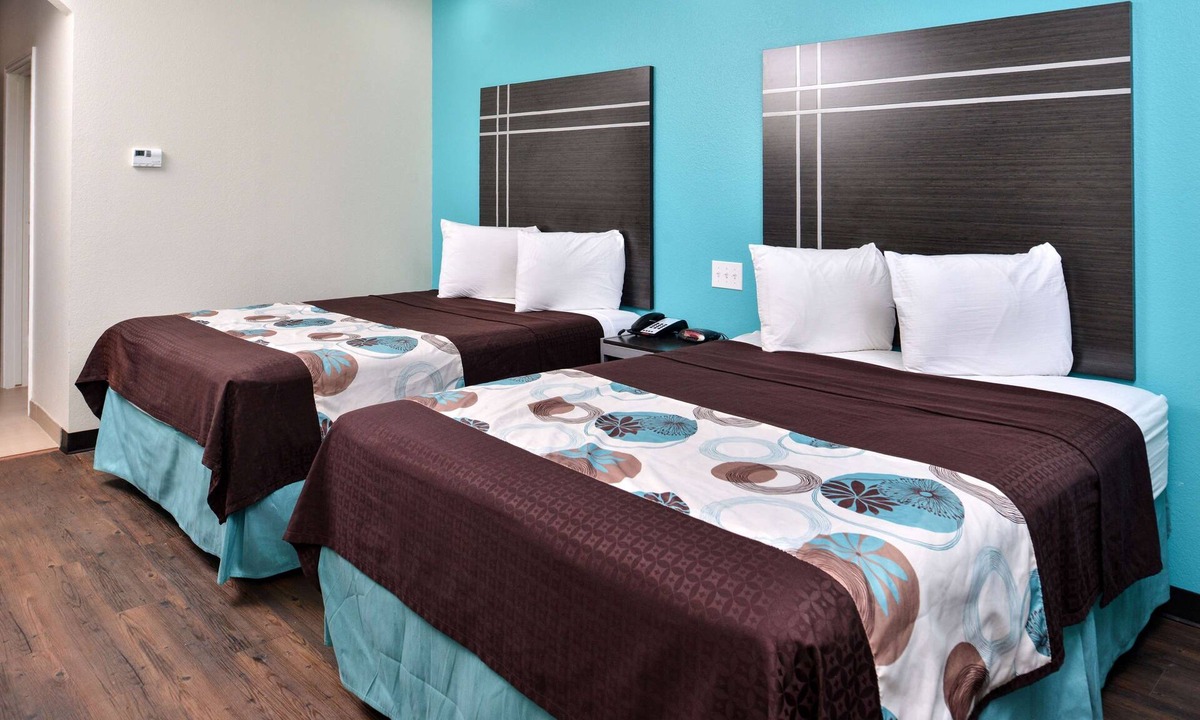 Spring Hotel | Great Relaxing Overnight Stay! 3 Spacious Units! Minutes Away to Old Town Spring