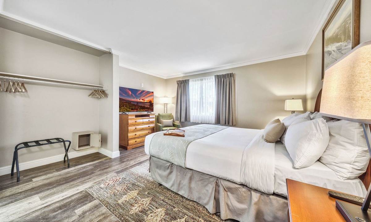 South Lake Tahoe Hotel | Great Relaxing Overnight Stay! 2 Comfortable Units, Free Breakfast, Pets Allowed