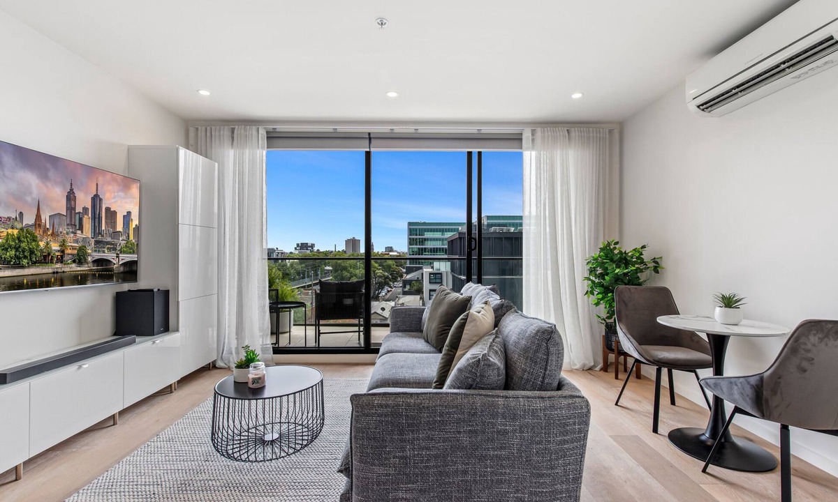 Richmond North Apartment | Great Richmond 1-bed Conveniently Located By Shops