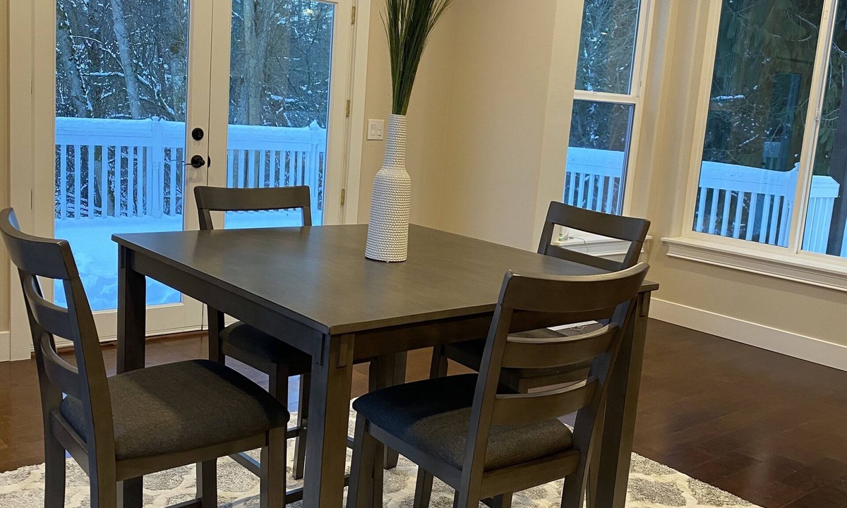 Paine Field-Lake Stickney House | Great room with private bathroom!B2