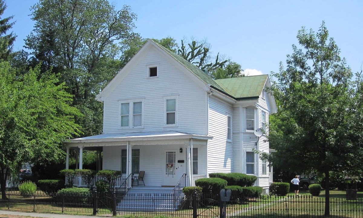 Saugerties House | Great Saugerties Village Location for HITS, Skiers, and More