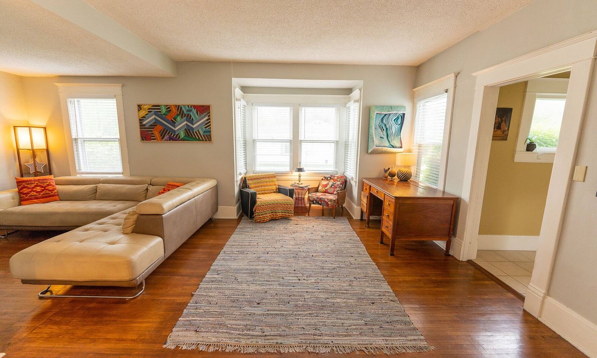 Lee's Summit Apartment | Great Space! 2 Blocks from Downtown Lee's Summit!