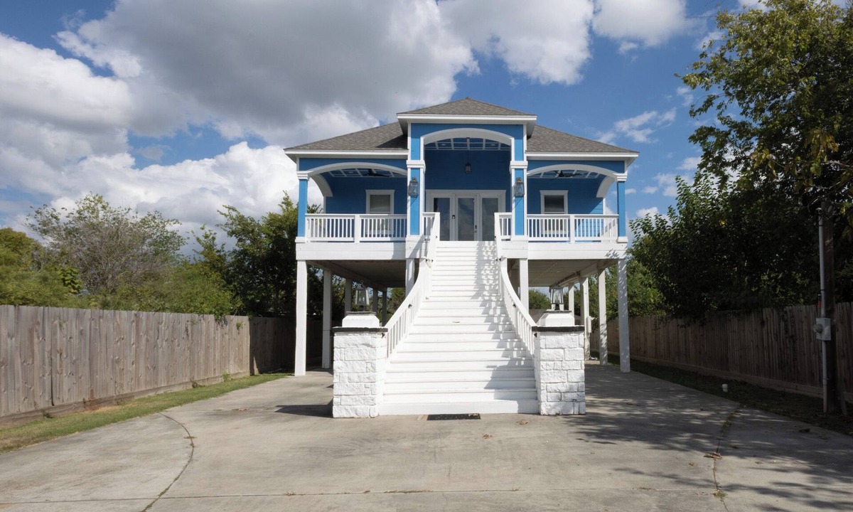 Hitchcock House | Great space for family gatherings.