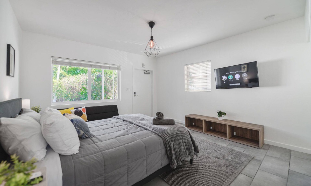 Northeast Miami Condo | Great Studio 15 min from the beach