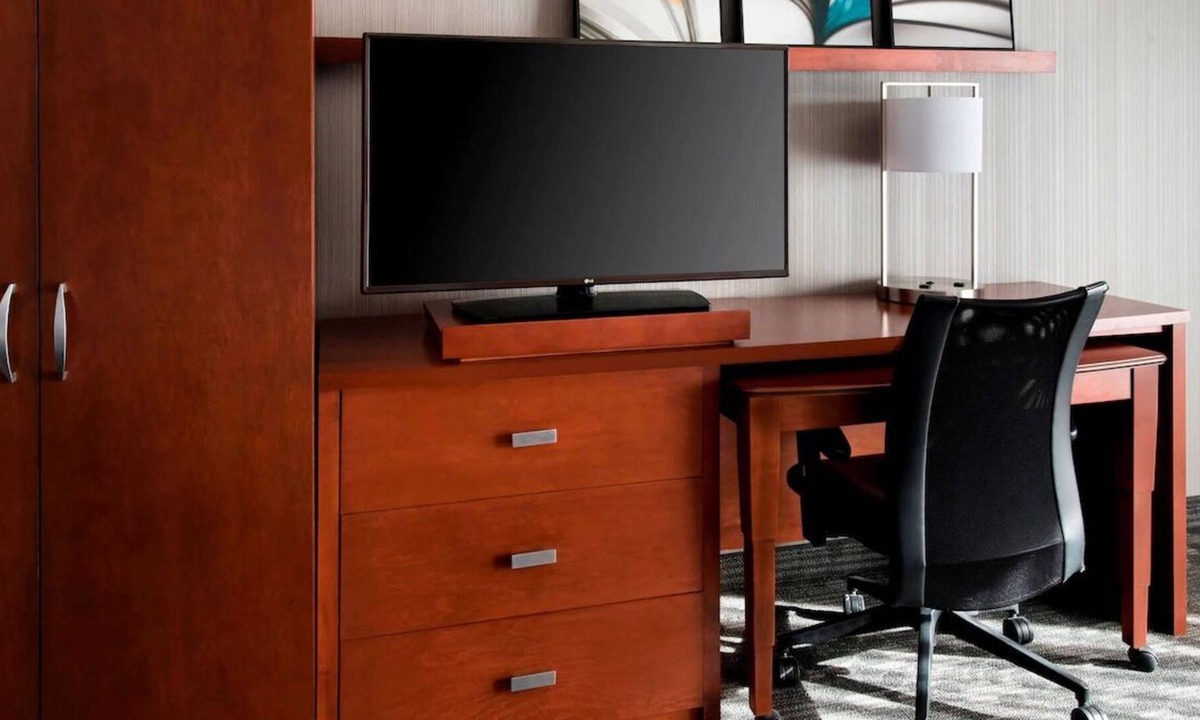 Mahwah House | Great Suburban Location for Visits to NYC & Newark! 2 Units with FREE Parking!