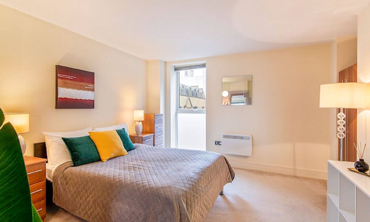 Cathedrals Apartment | Great Suffolk Street, Waterloo