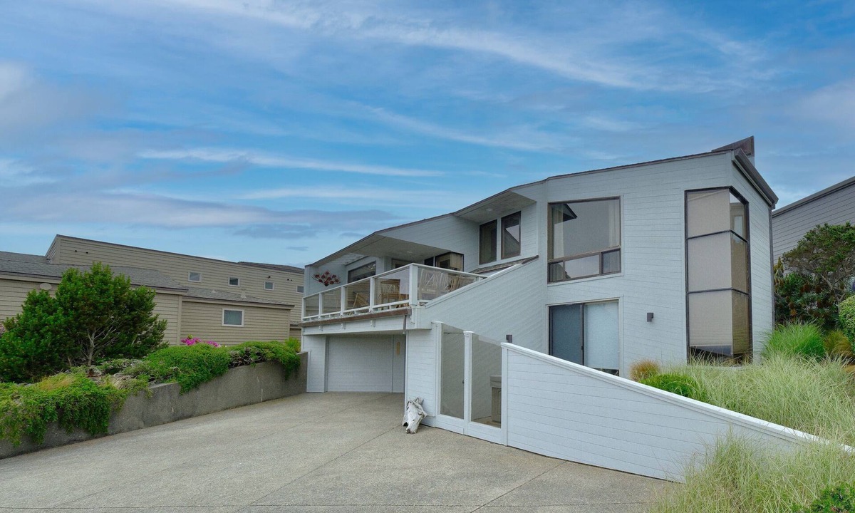 Bodega Bay House | Great Value - in Bodega 4/Bedrooms/4Baths, Hot Tub/Pool Table on BB Golf Course