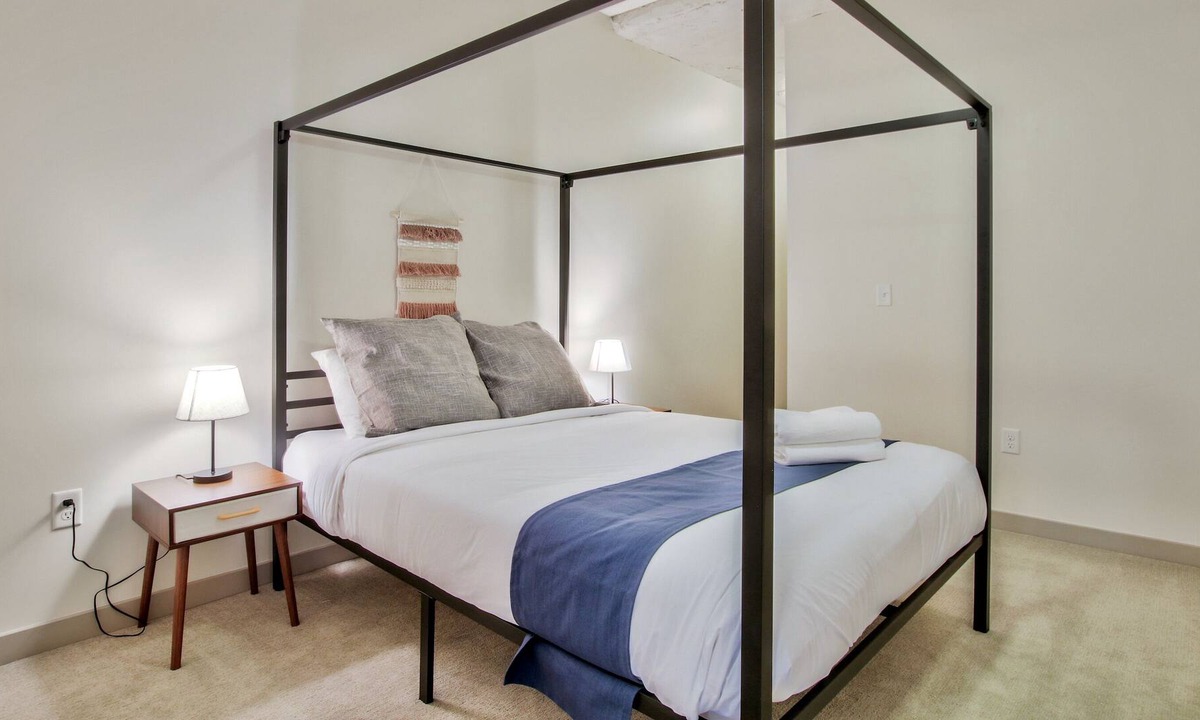 Downtown Wichita Apartment | Great Value near Performing Arts Center In DT Wichita