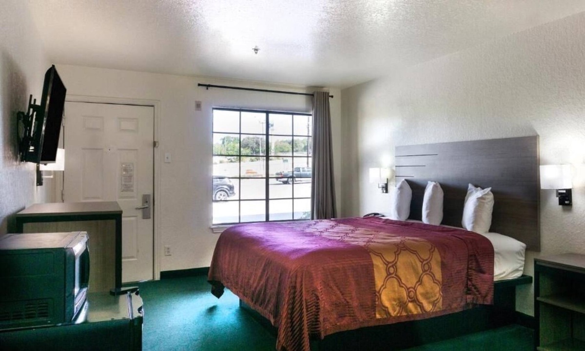San Antonio Hotel | Great Value Stay Near Wonderland Mall & River Walk w/Parking