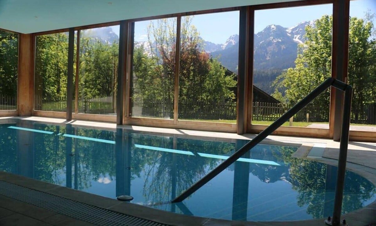 Chateau-d'Oex Apartment | Great View spacious 3 BR flat with Pool and Gym