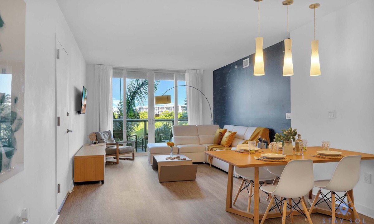Hallandale Beach Apartment | Great views Apartment with Pool & Balcony