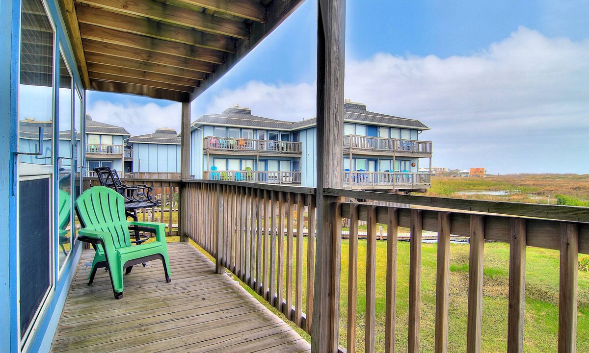 Port Aransas Condo | Great views, swimming pool, boardwalk to the beach, picnic tables, play area, co