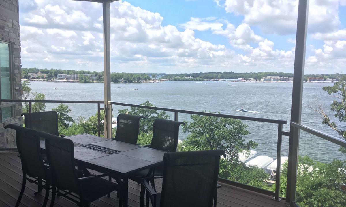 Spirit Lake Condo | Great views! Third floor end unit - Indoor parking!