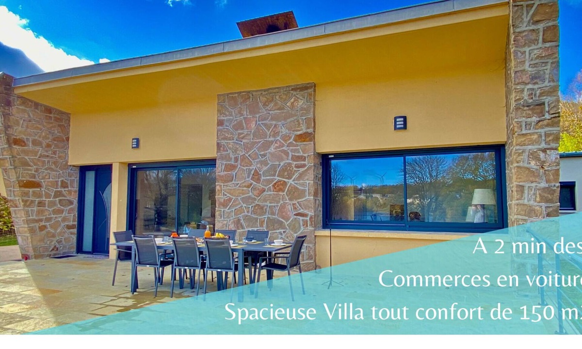 Villefranche-de-Panat Villa | Great Villa Le Menhir – 4BR Lake & Terrace