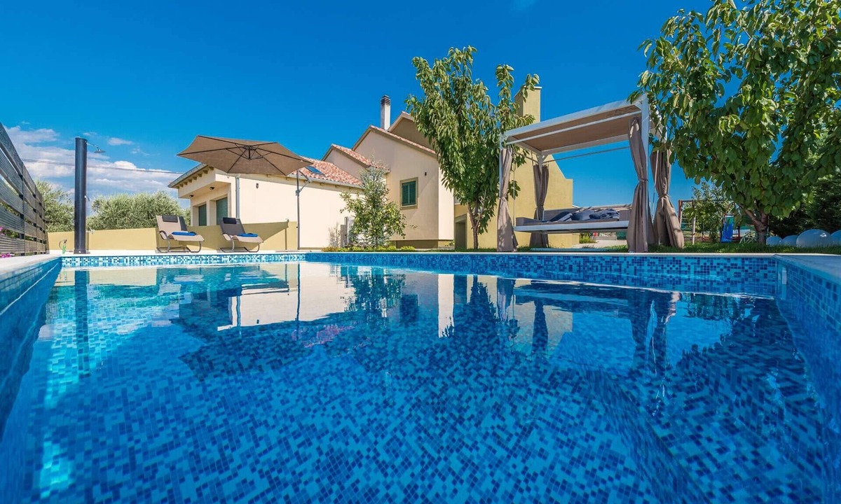 Poljica Villa | Great Villa Field Hills with sauna and jacuzzi