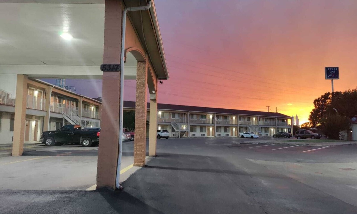 Fossil Creek Hotel | Great Western Inn & Suites - Saginaw