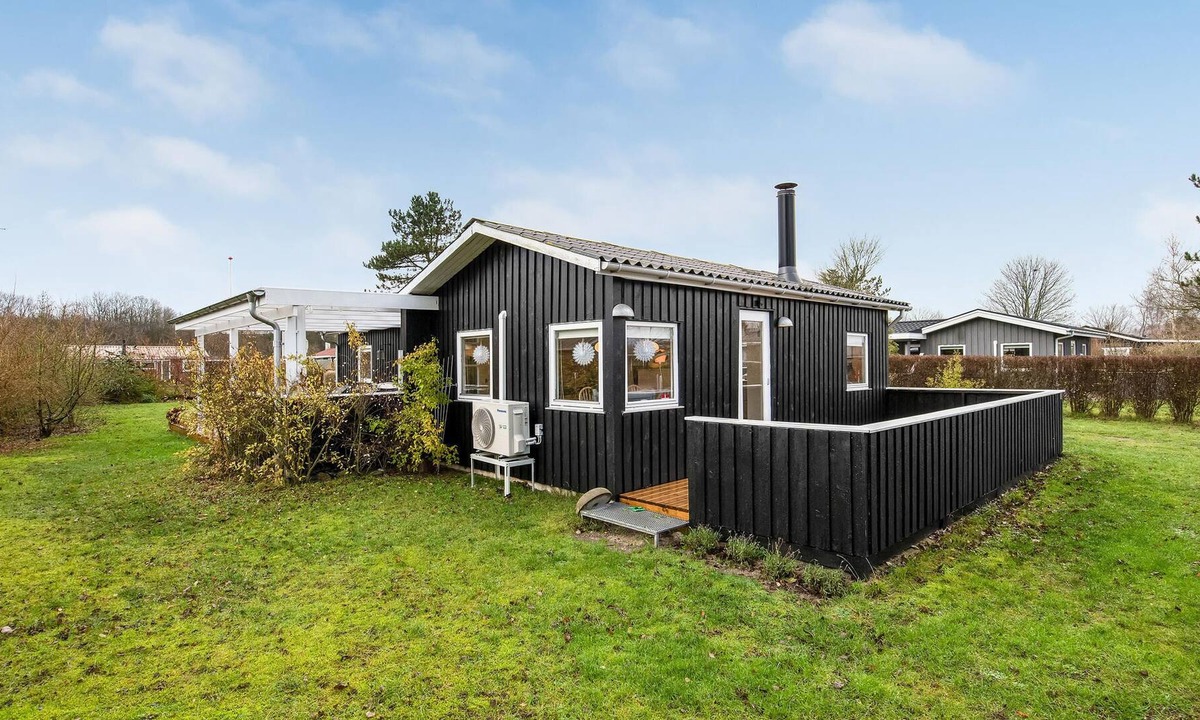 Diernæs Strandby House | Great wooden cottage in close proximity to the water.