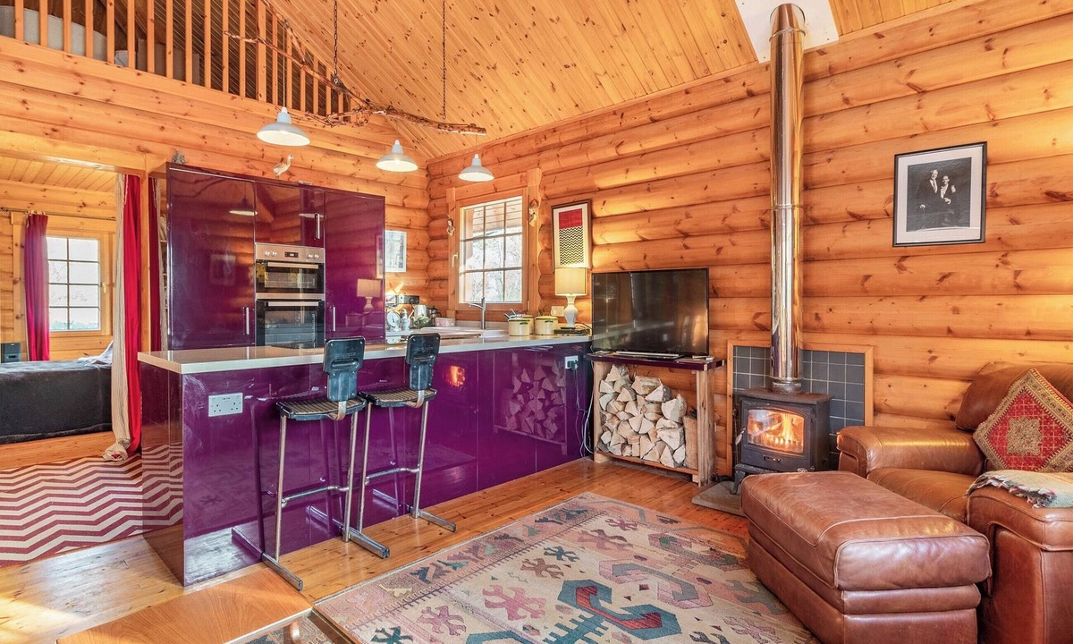 Norwich Cottage | Grebe Lodge (Lodge 6)