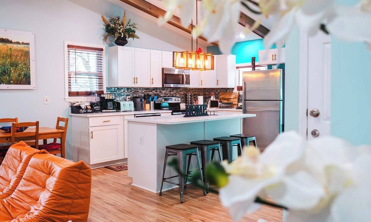 Front Royal House | Greek Spa on private acreage! Stonefire pizza oven