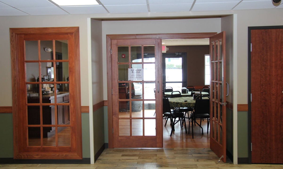 Pittsfield Hotel | Green Acres Hotel
