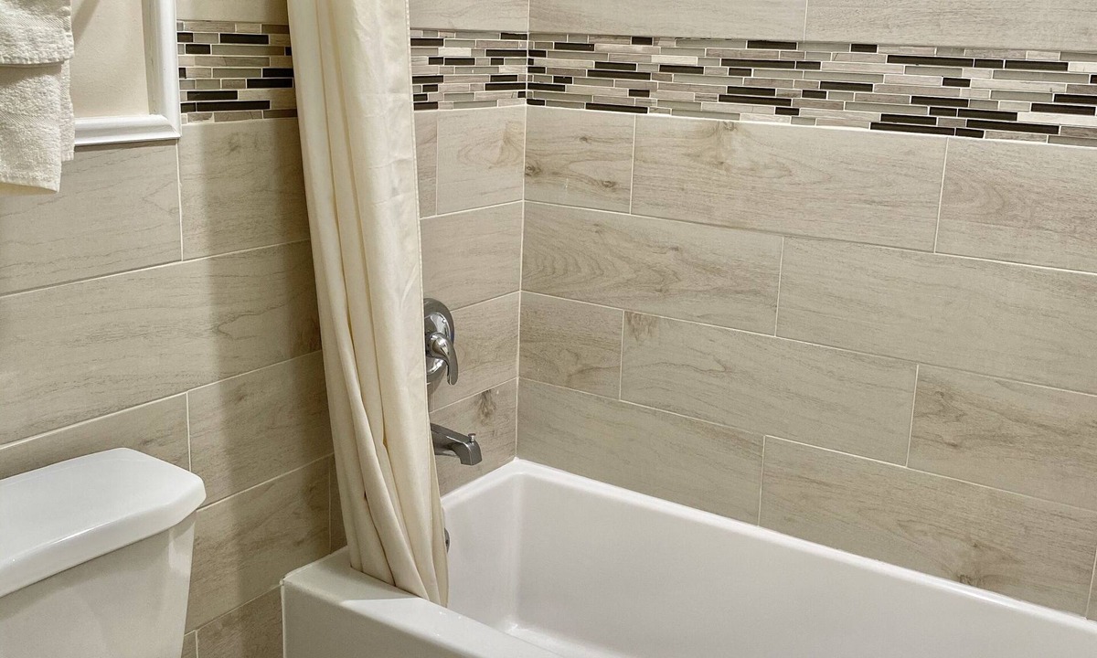 Vernon Hotel | Green Bird Inn