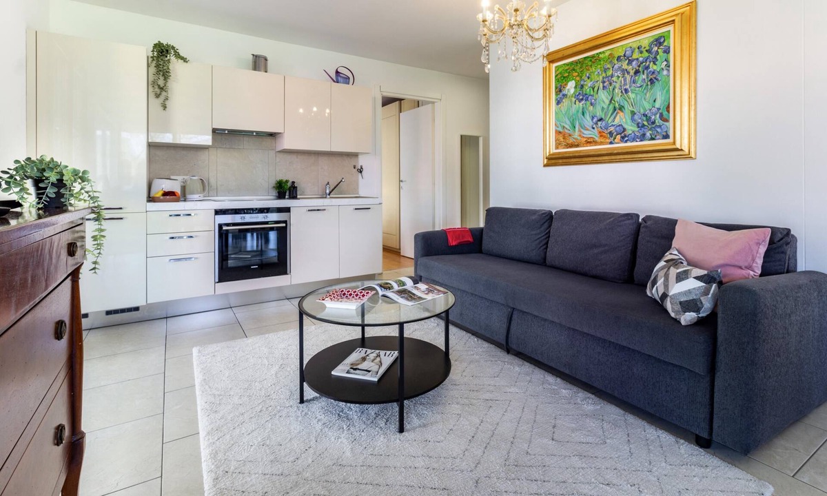 Caslano Apartment | Green Caslano Apartment