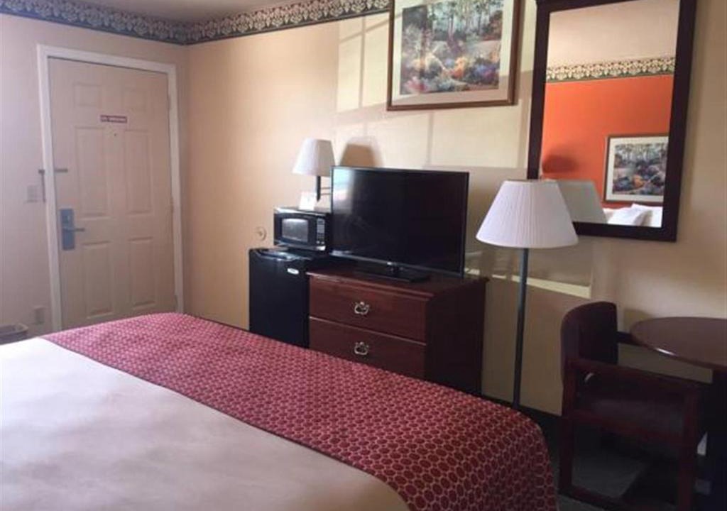 Henryetta Hotel | Green Country Inn